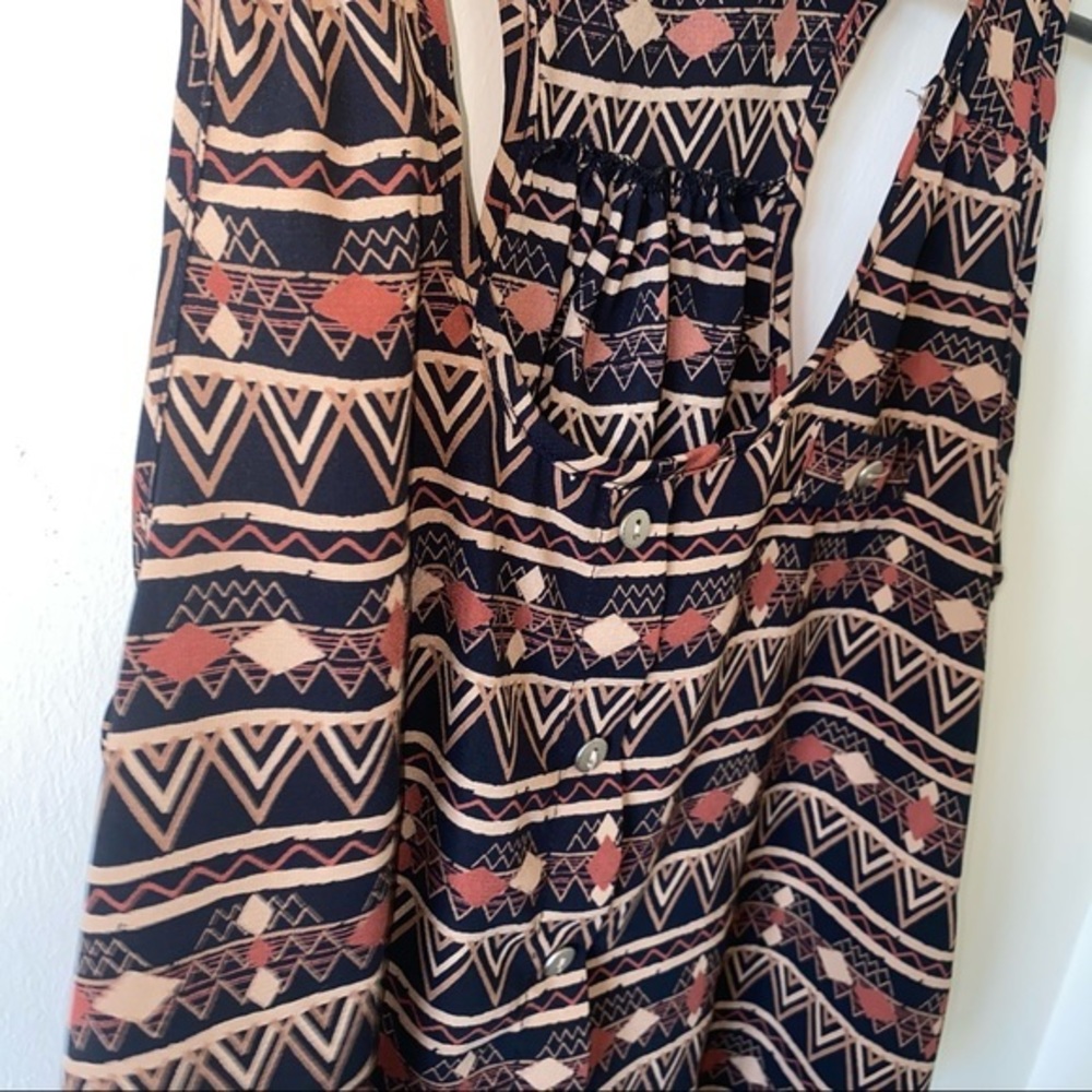 Hug Tank Top Size Small - Picture 2 of 6